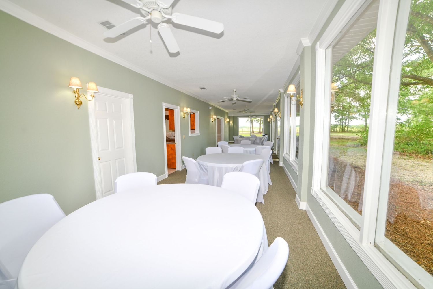 Wedding and celebration venue in southeast Georgia with a beautiful courtyard outdoor area. Ready for your next event. Not a barn. Elegant