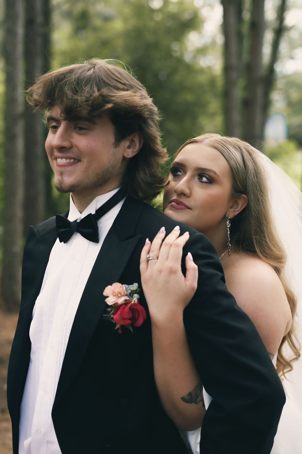 Candid luxury wedding moments near Savannah, blending emotion and modern fine-art storytelling.