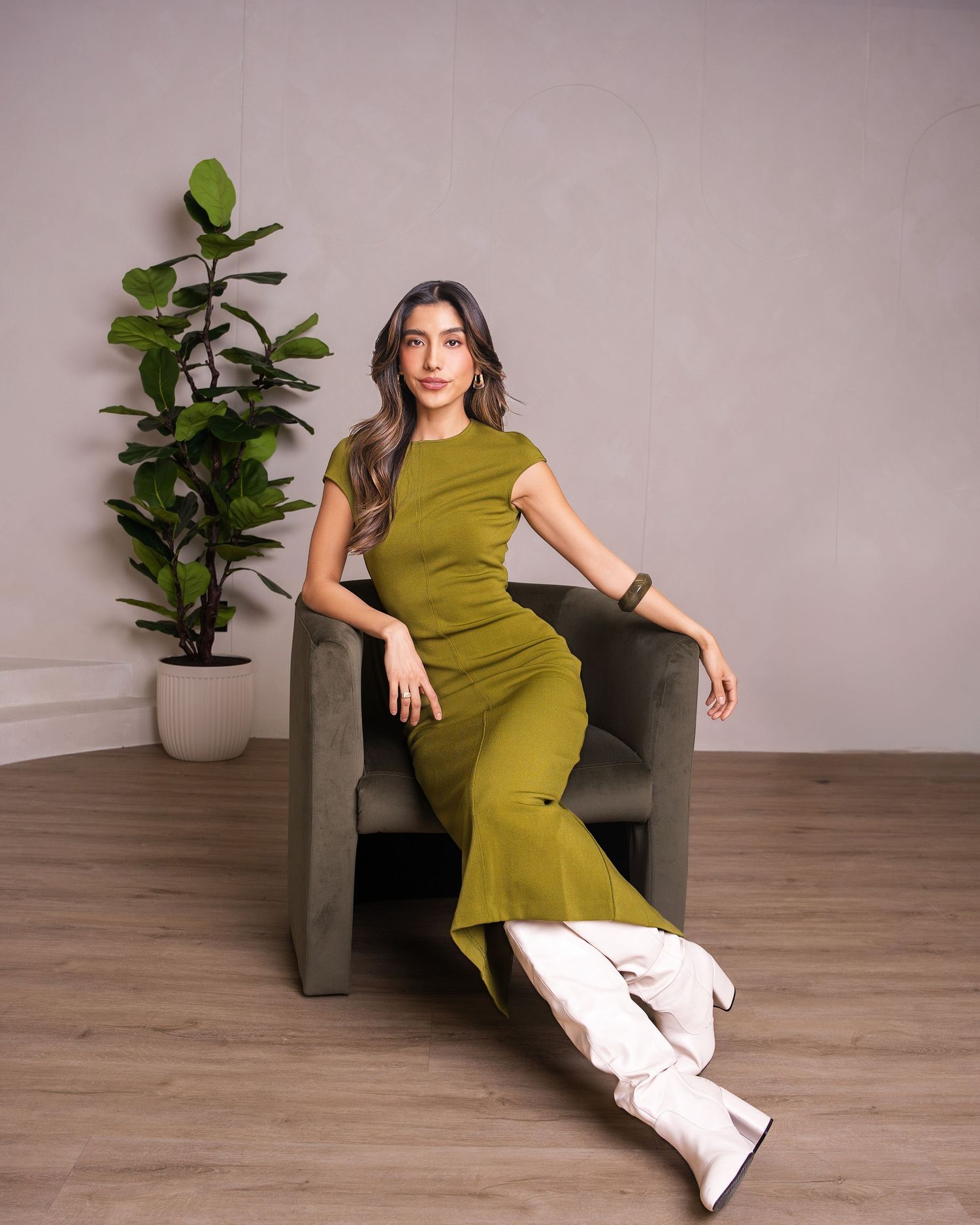 Advertising wardrobe styling in Atlanta — Elena Allison styles talent in casual contemporary outfits.