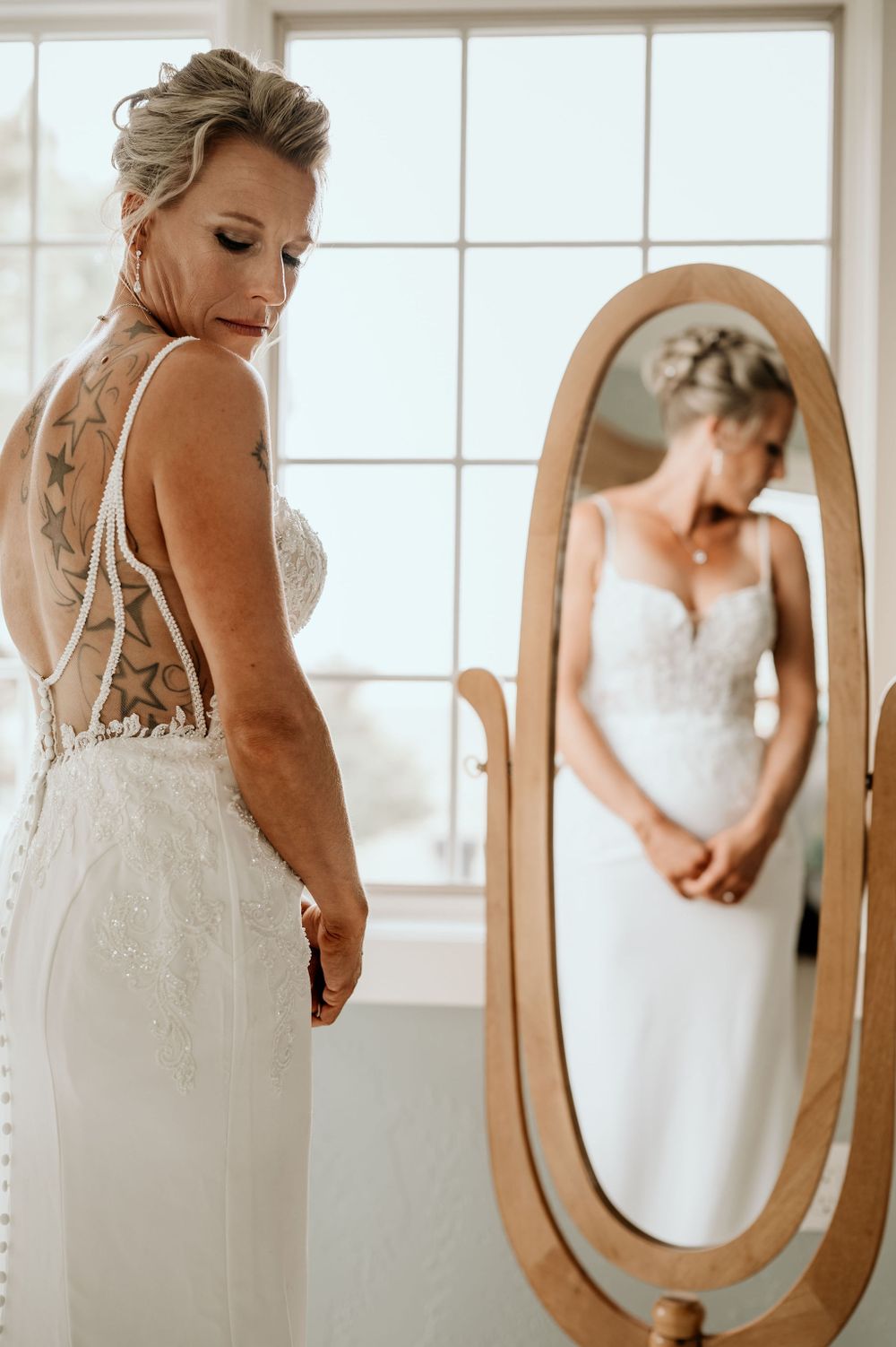 bride getting ready in the mirror