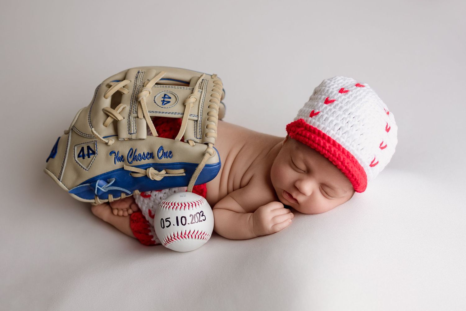 Miami baby portraits, newborn photoshoot, book newborn session near me Miami, newborn photography packages, best Miami photographer