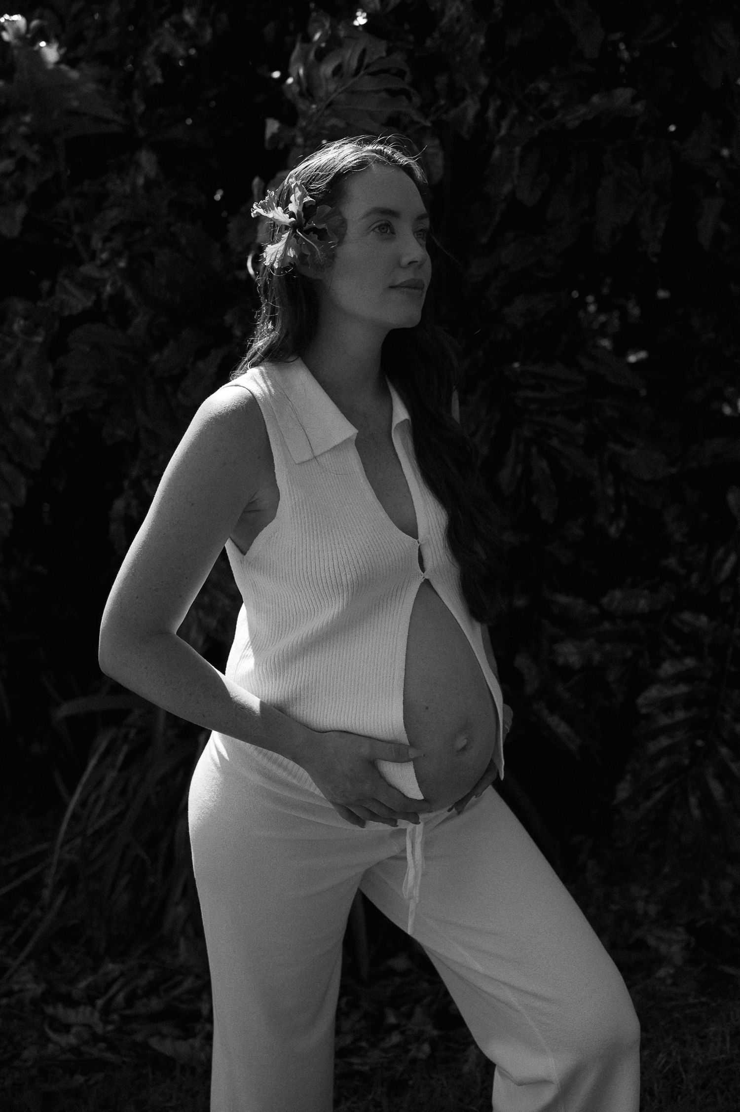 Artistic black and white maternity portrait in natural lighting.