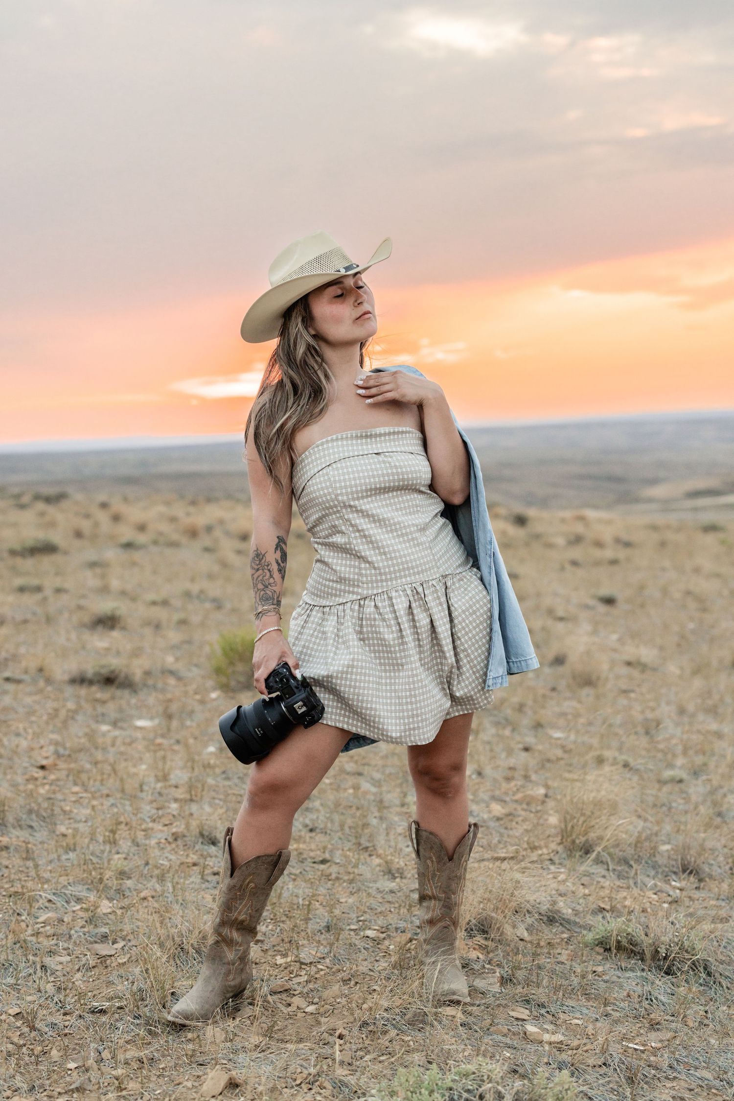 Best Wyoming wedding photographer capturing authentic weddings & elopements in Green River, Jackson Hole, Rock Springs & beyond.