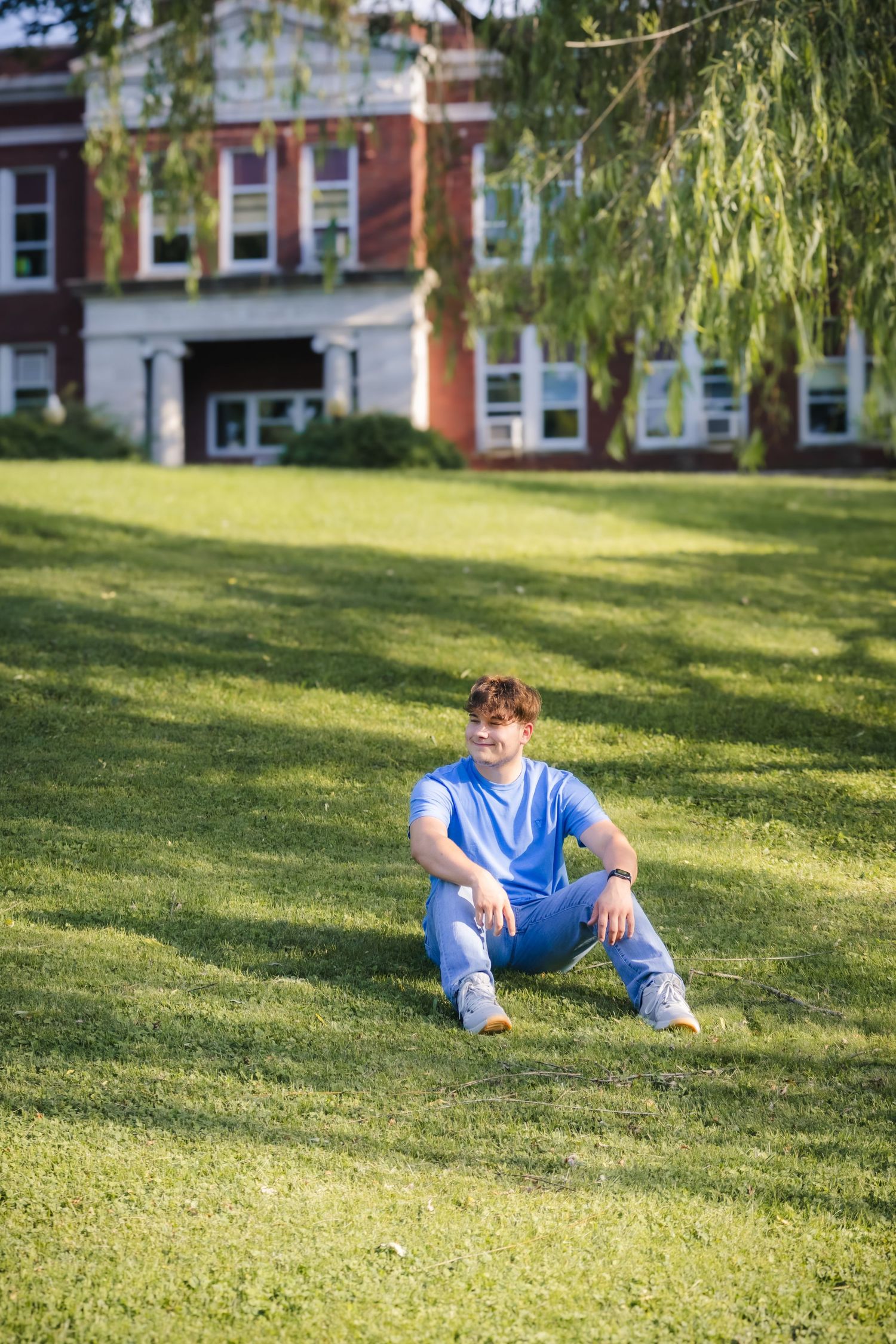 Outdoor spring senior photos in Hillsboro, Illinois