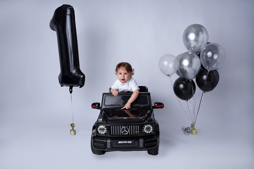midland tx cake smash photographer photographers midland tx first birthday photo session black and white milestone session balloon milestone