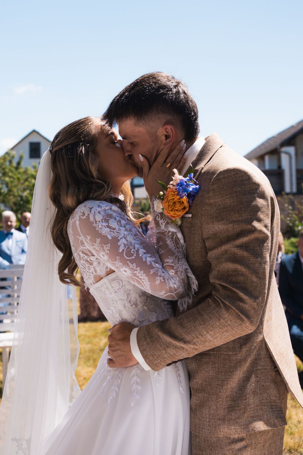 first kiss of just married couple