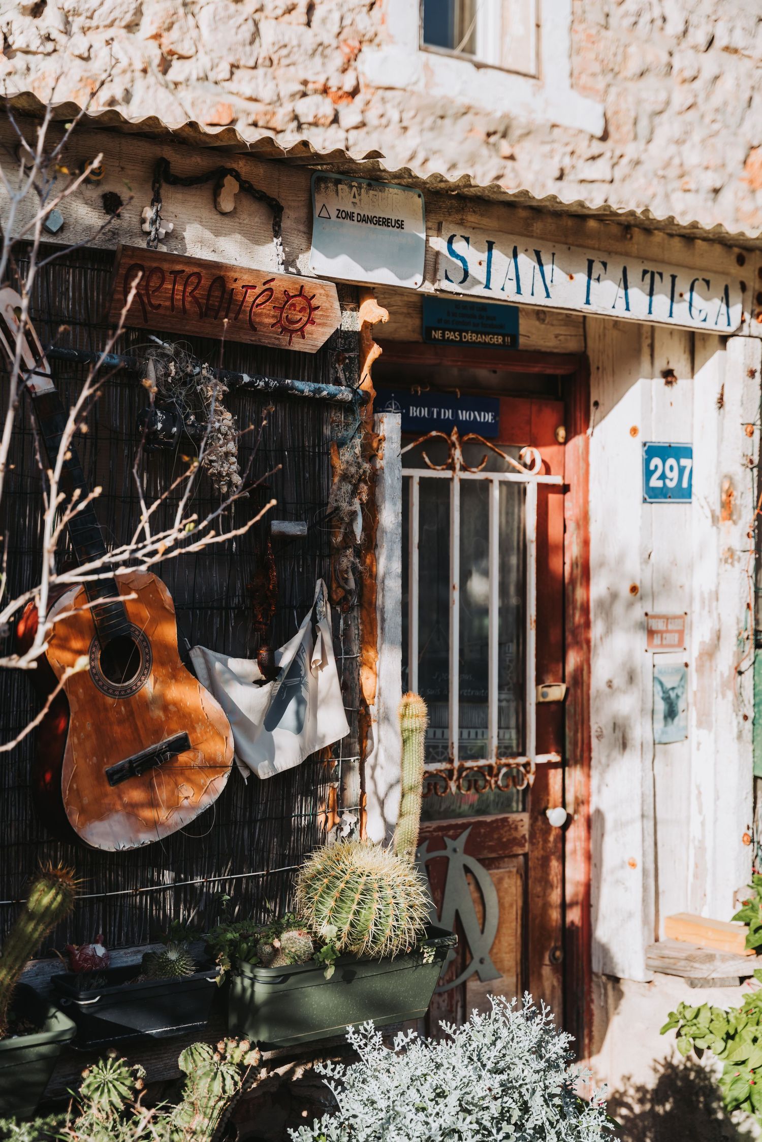photo d'une petite jolie petite maison
