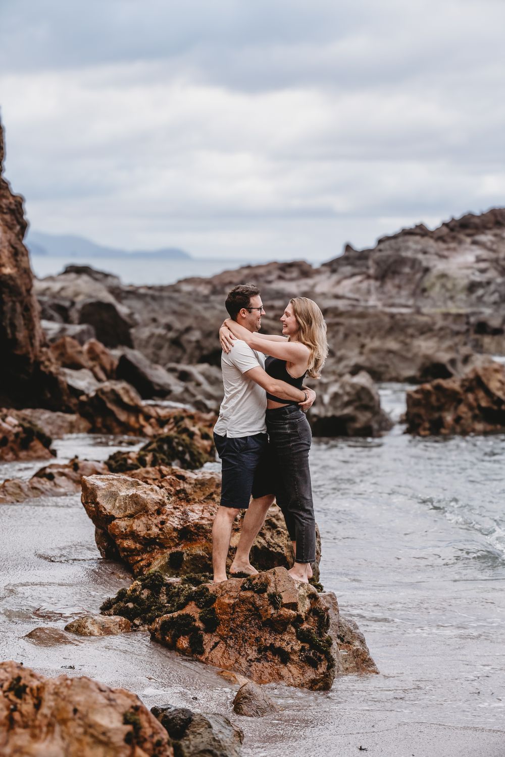 Matarangi couple session in Coromandel by jennajamesphotography