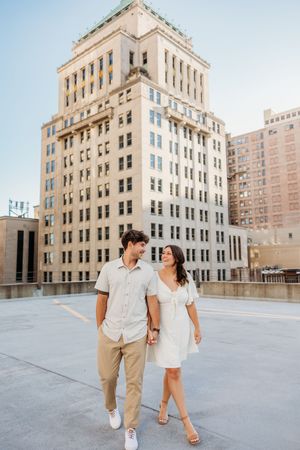 Engagement photos in downtown Cincinnati. Cincinnati Wedding photographer. NKY wedding photographer. Chicago Wedding Photographer.