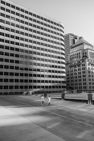 Engagement portraits in downtown Cincinnati. Cincinnati Wedding photographer. NKY wedding photographer. Chicago Wedding Photographer.