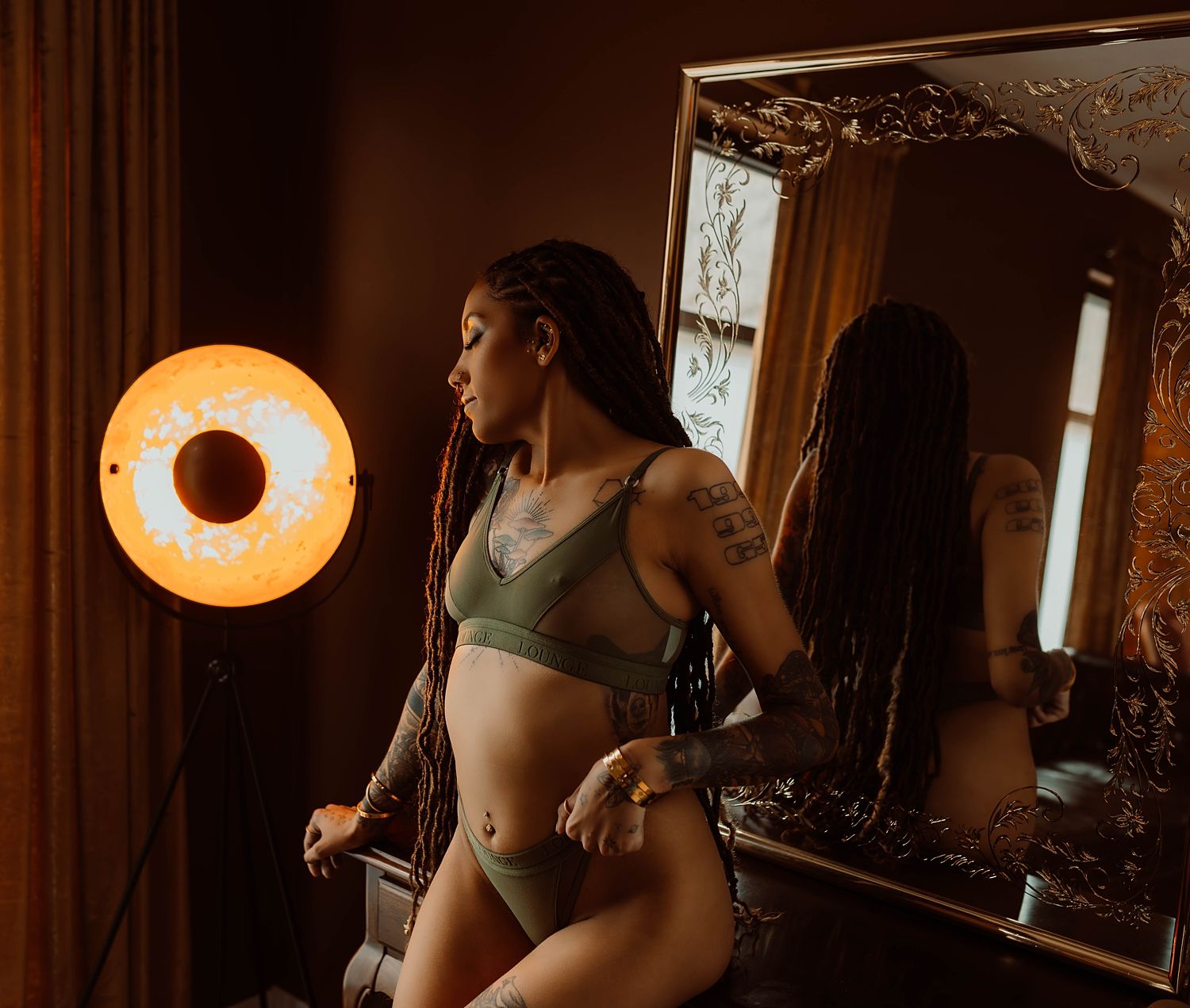 woman in green lingerie showing Boudoir Photography Without The Downtown Drive