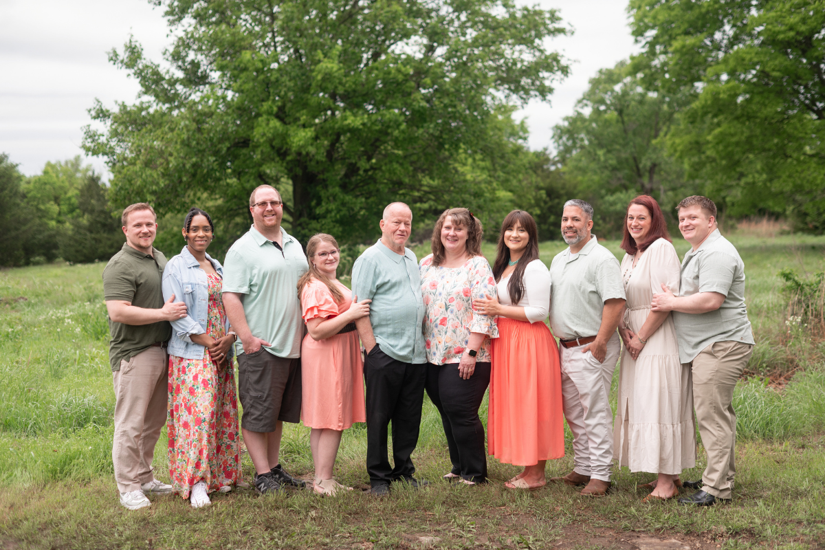 Extended Family Session in spring Field by Bartlesville Family Photographer Kristi Bray