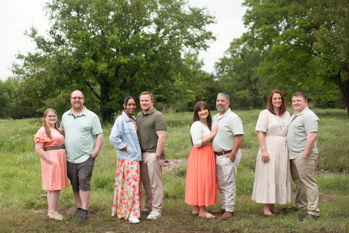 Extended Family Session in spring Field by Bartlesville Family Photographer Kristi Bray