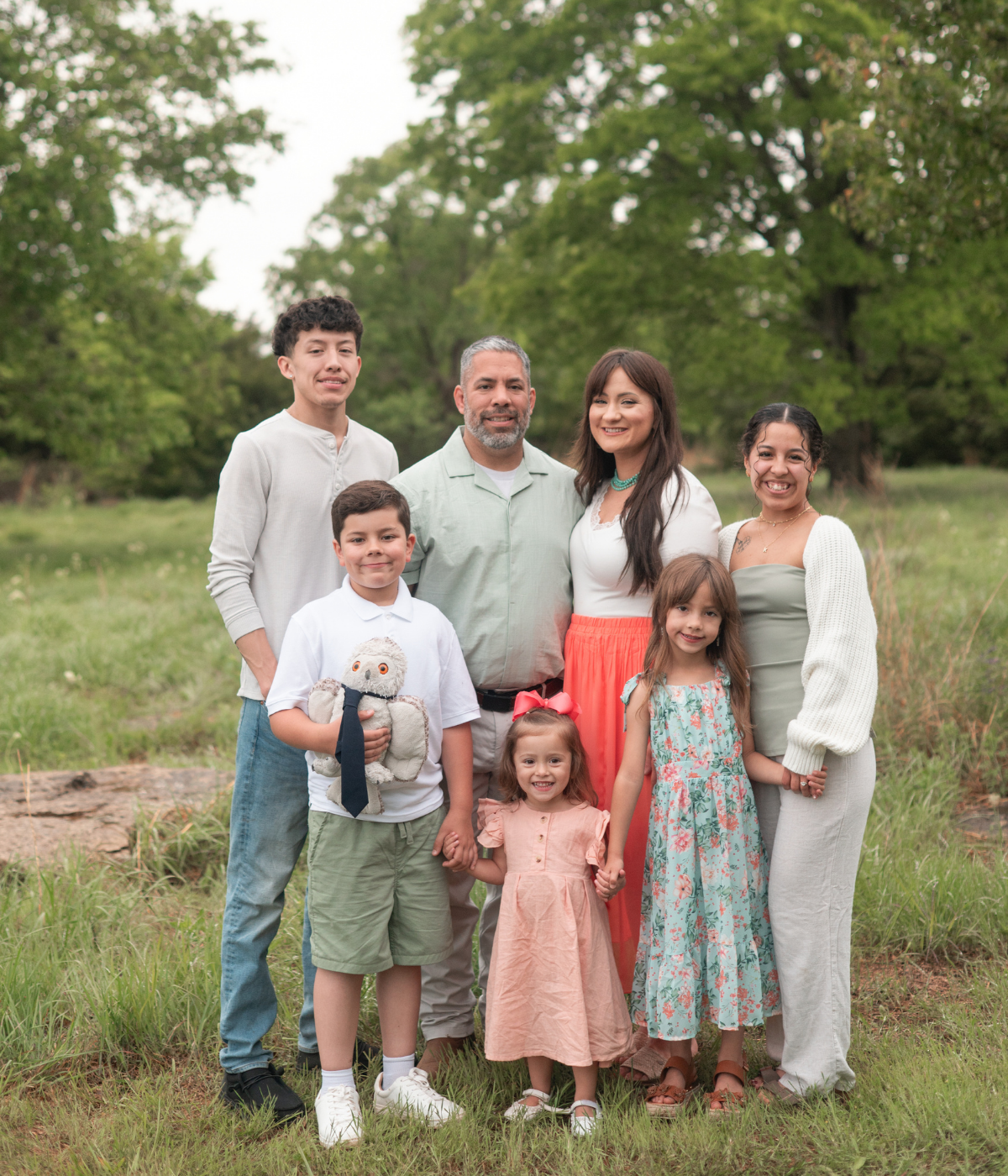Extended Family Session in spring Field by Bartlesville Family Photographer Kristi Bray
