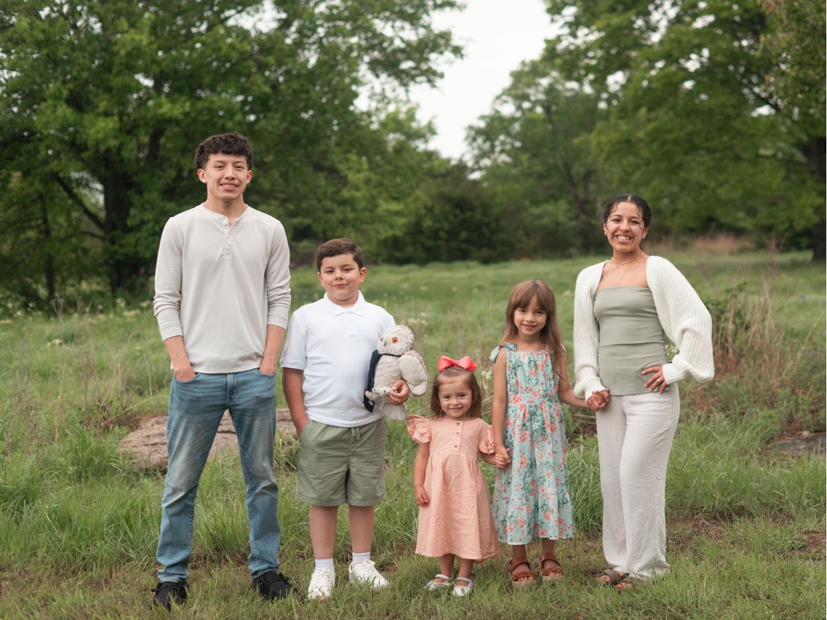 Extended Family Session in spring Field by Bartlesville Family Photographer Kristi Bray