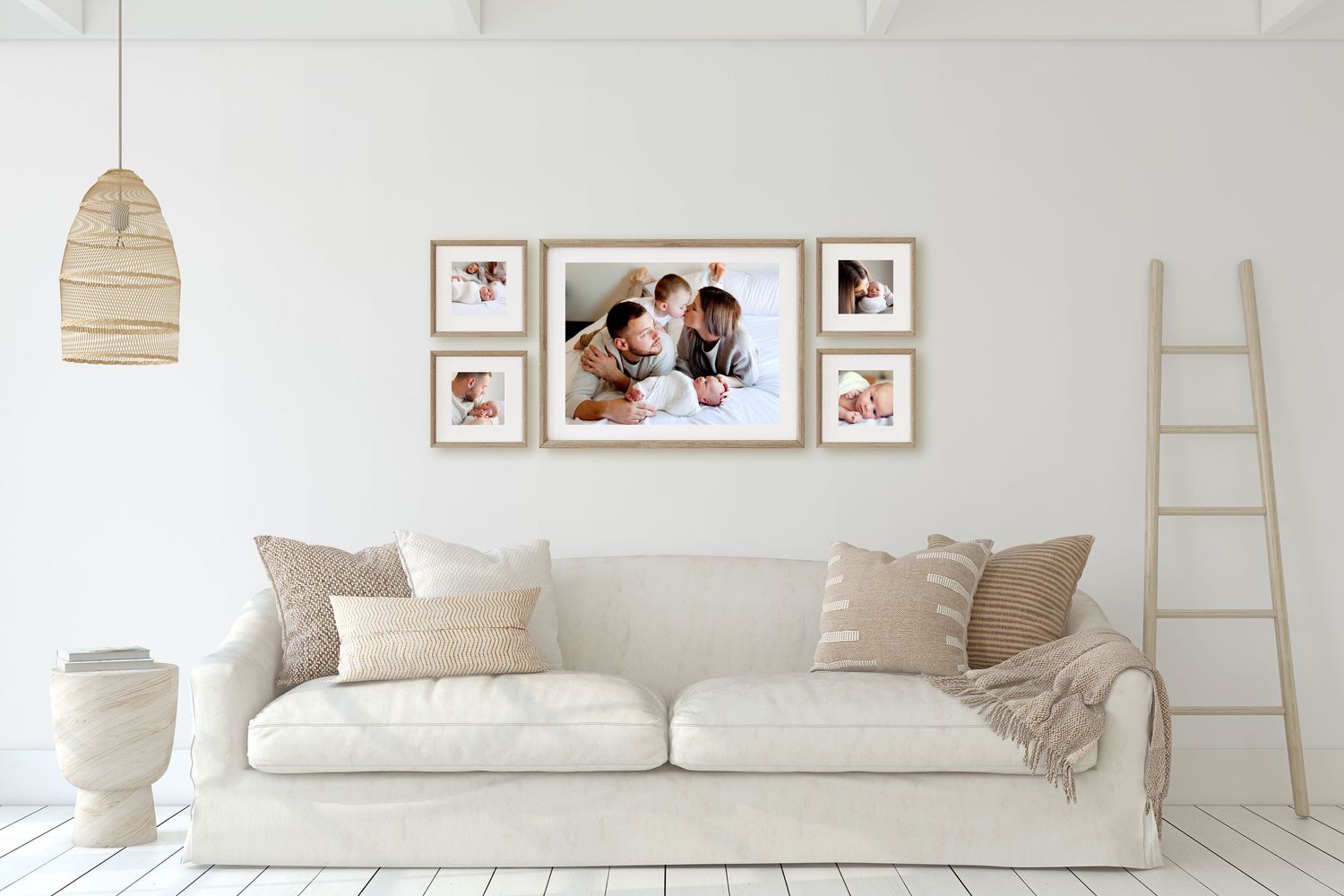 Tell a story with this collection of 5 high quality frames. Newborn - Family