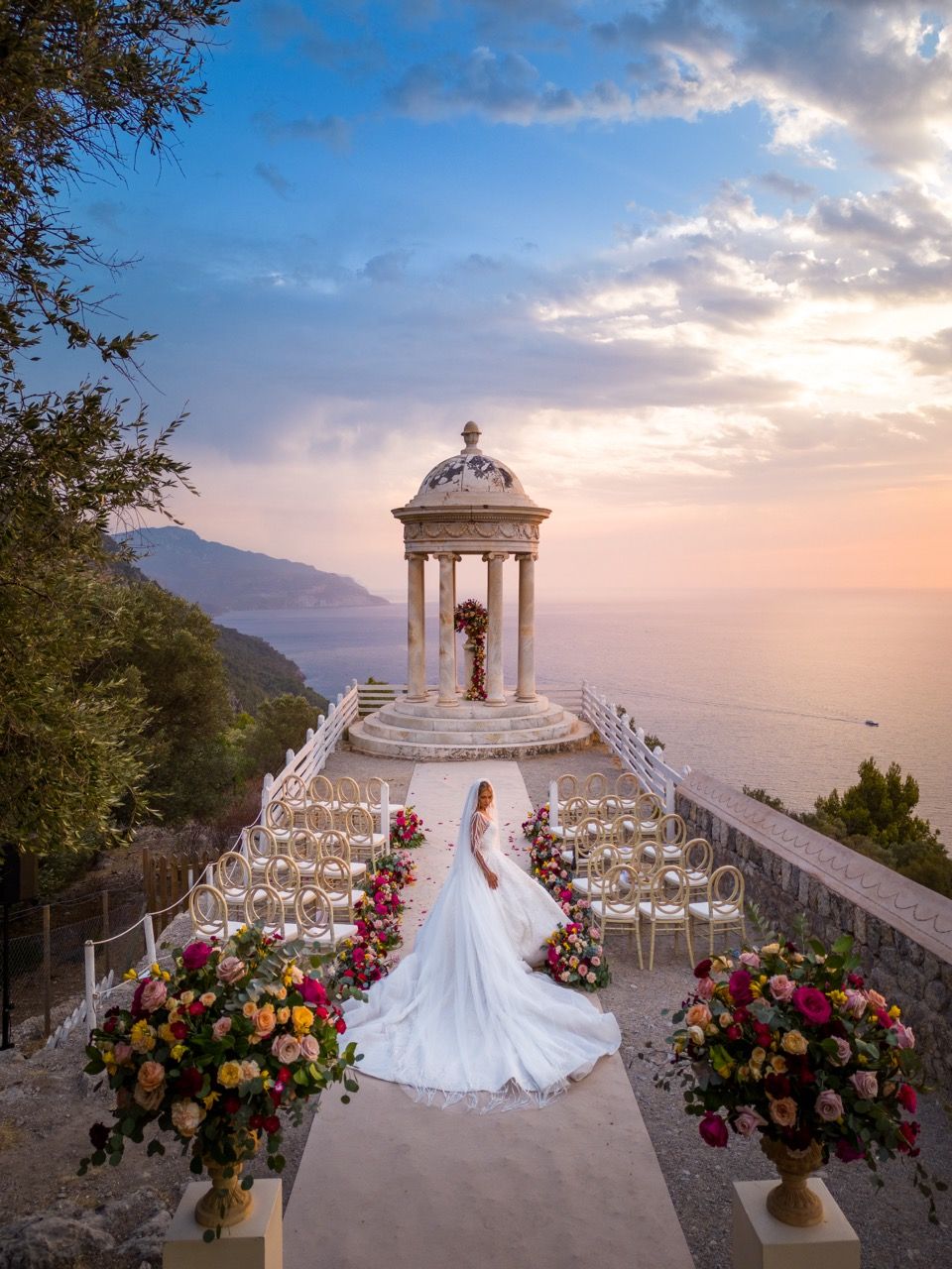 the best photo taken at Son Marroig wedding venue in Mallorca with a stunning sunset in the background