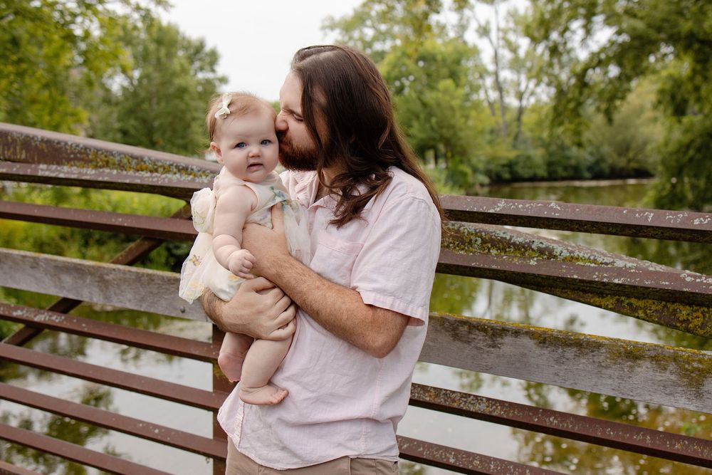 Family photographer in Delafield Wisconsin. Kendall Kuss Photography