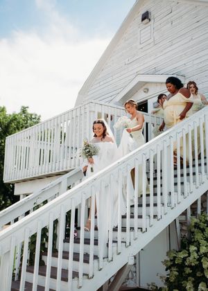 Bride walking down the steps approaching the ceremony in Sherwood,MI