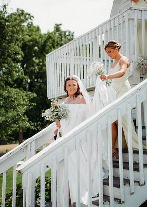 Bride walking down the steps approaching the ceremony in Sherwood,MI