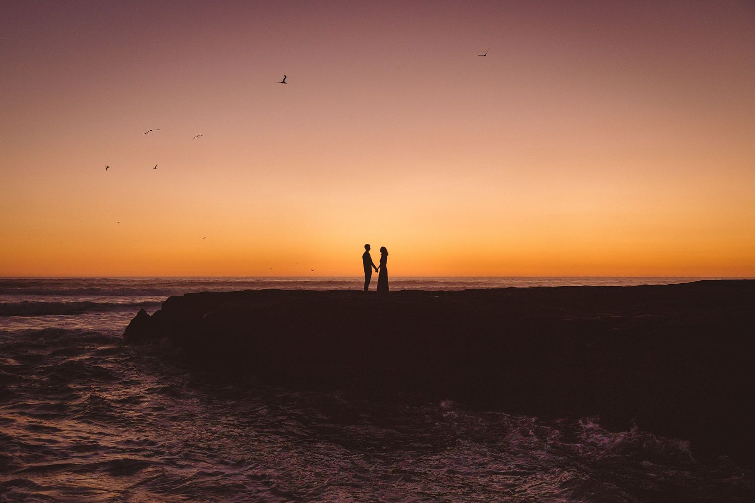 Muriwai Beach Engagement – Laura & Jonathan