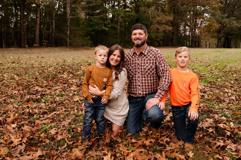 Outdoor autumn portraits for families in Lincoln County Tennessee