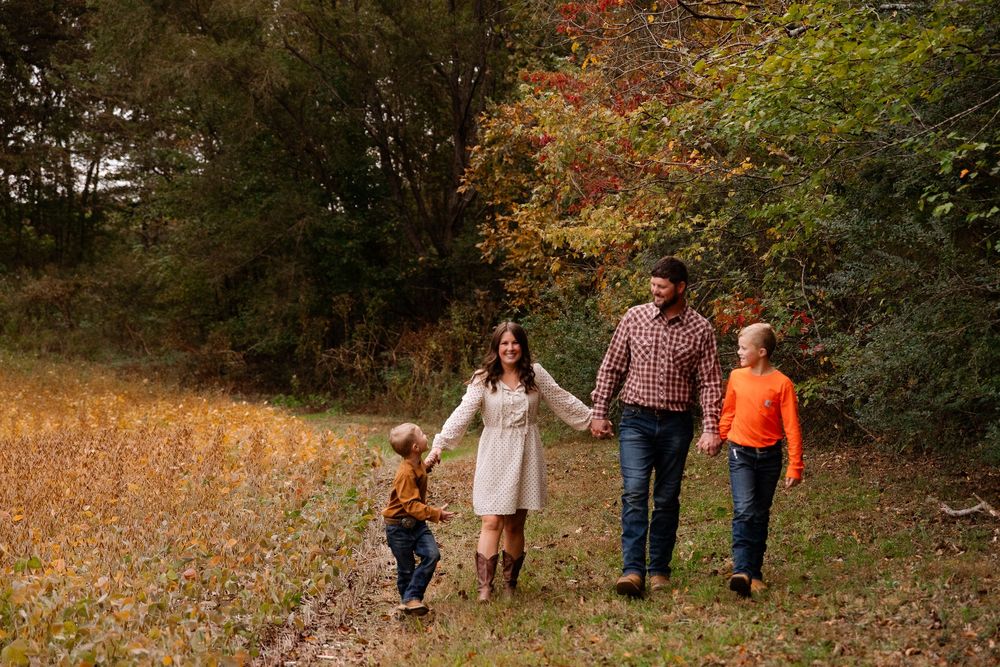 Relaxed family fall portraits by Holly Sisk Photography