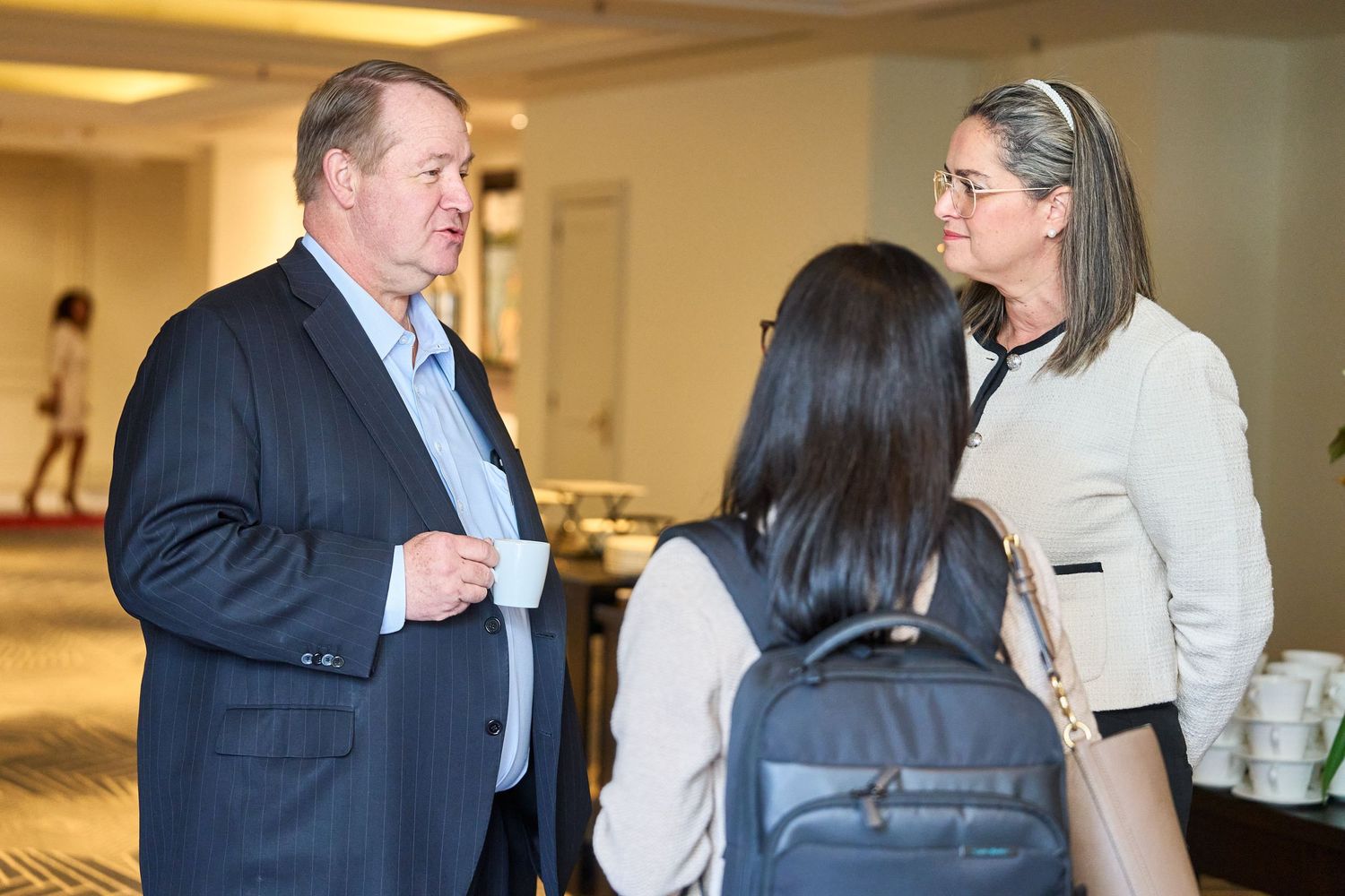 Networking en evento empresarial en four season