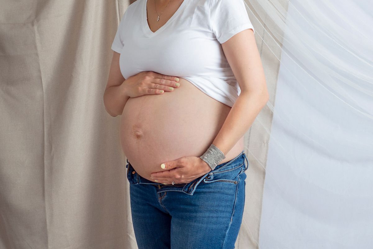 Expecting mother shows off baby bump for her in studio maternity session