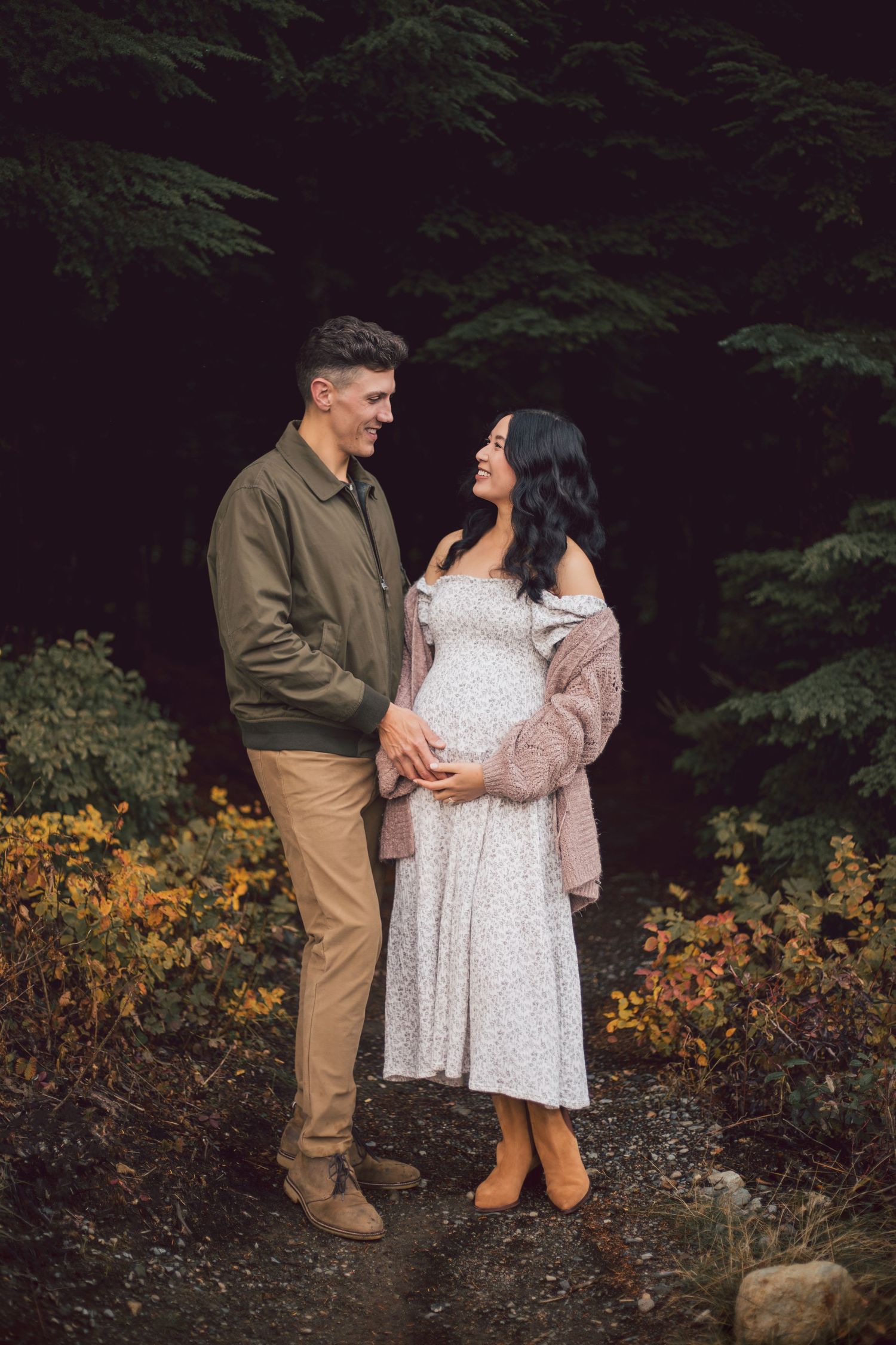 Photographer near me maternity photos in Snoqualmie, Washington