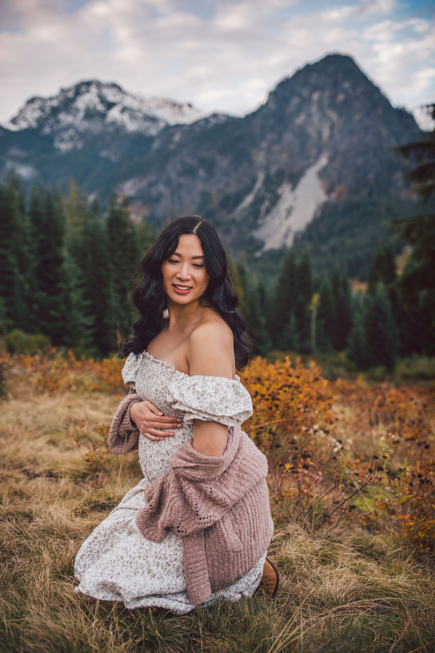 maternity photos in the Cascade Mountain Range in Washington