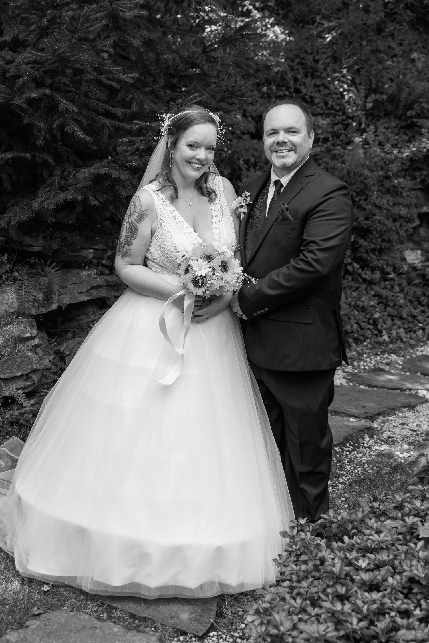 Newlyweds outdoors at Stan Hywet photographed by Tom Forrest Photography of Hudson, Ohio.