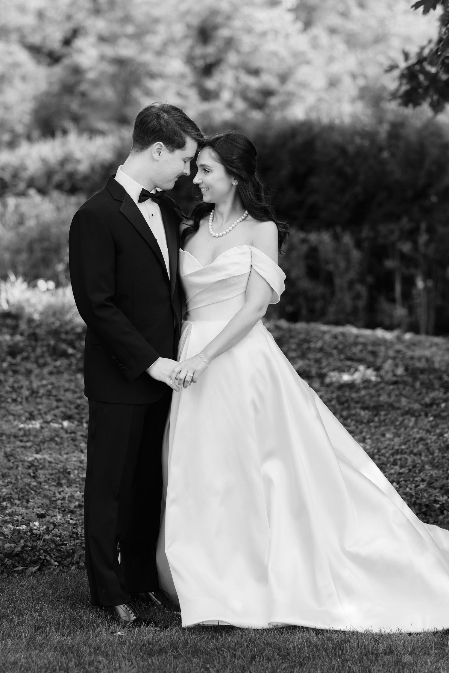 Portrait of newlyweds at Shoreby Club in Cleveland photographed by Tom Forrest Photography of Hudson, Ohio.