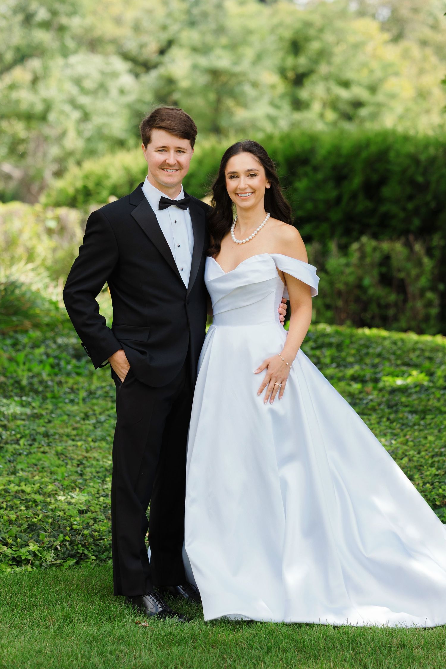 Wedding day portrait at Shoreby Club in Cleveland photographed by Tom Forrest Photography of Hudson, Ohio.