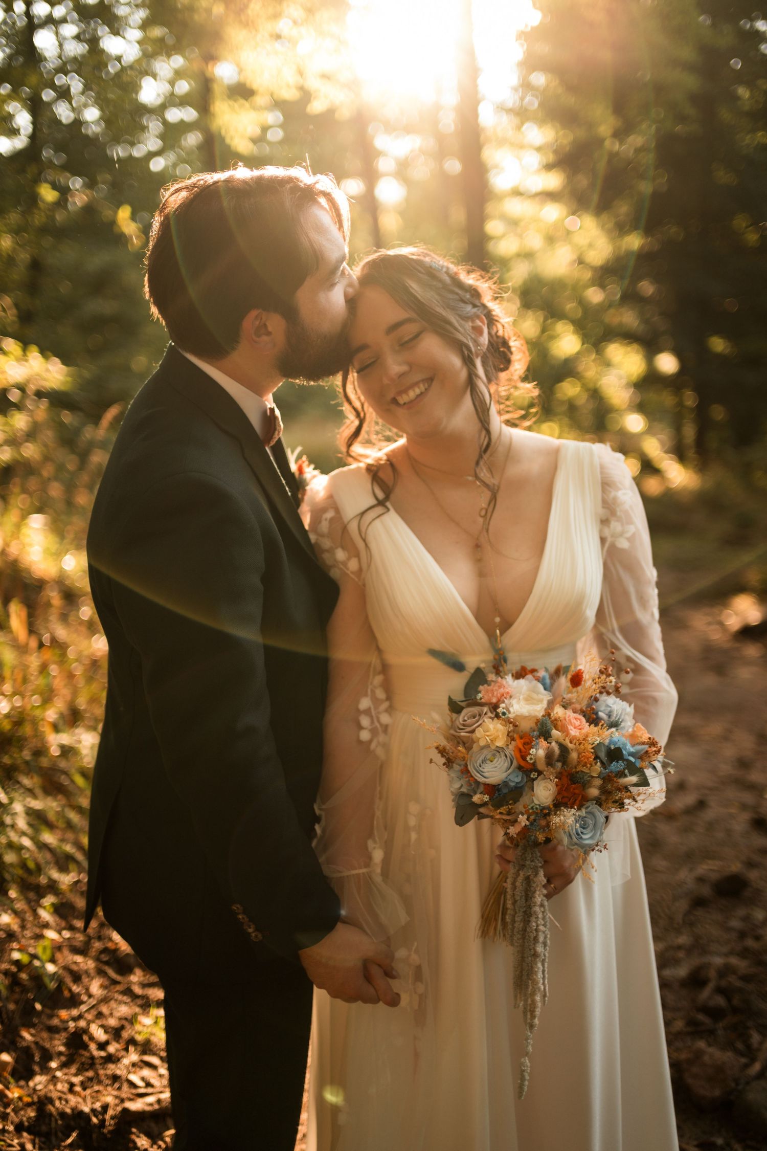 Séance photos de couple durant le mariage en forêt de Colmar.