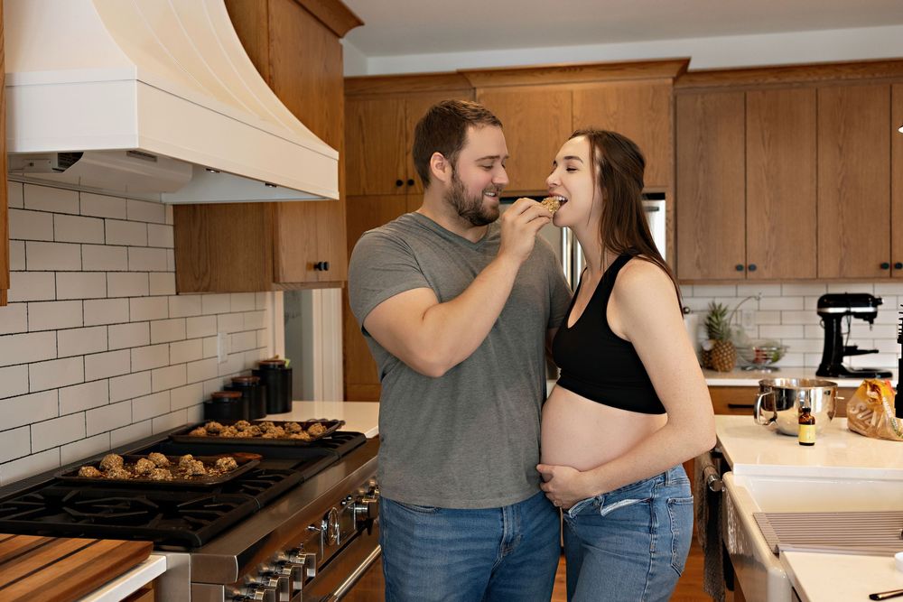Lake Country Wisconsin in home maternity photography session