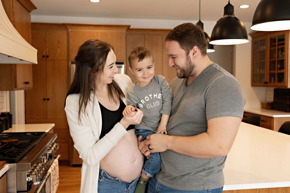 Lake Country Wisconsin in home maternity photography session