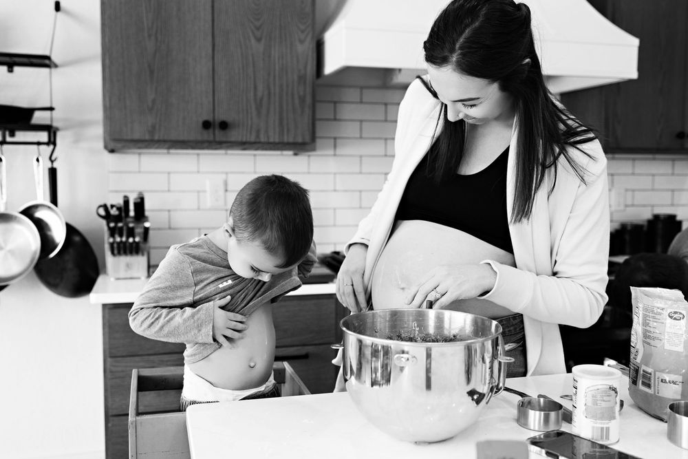 Lake Country Wisconsin in home maternity photography session