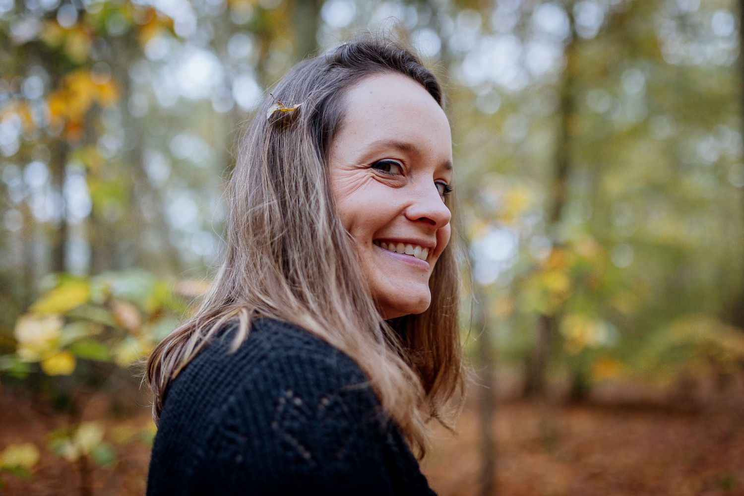 portrait de femme dans la forêt de behoust yvelines