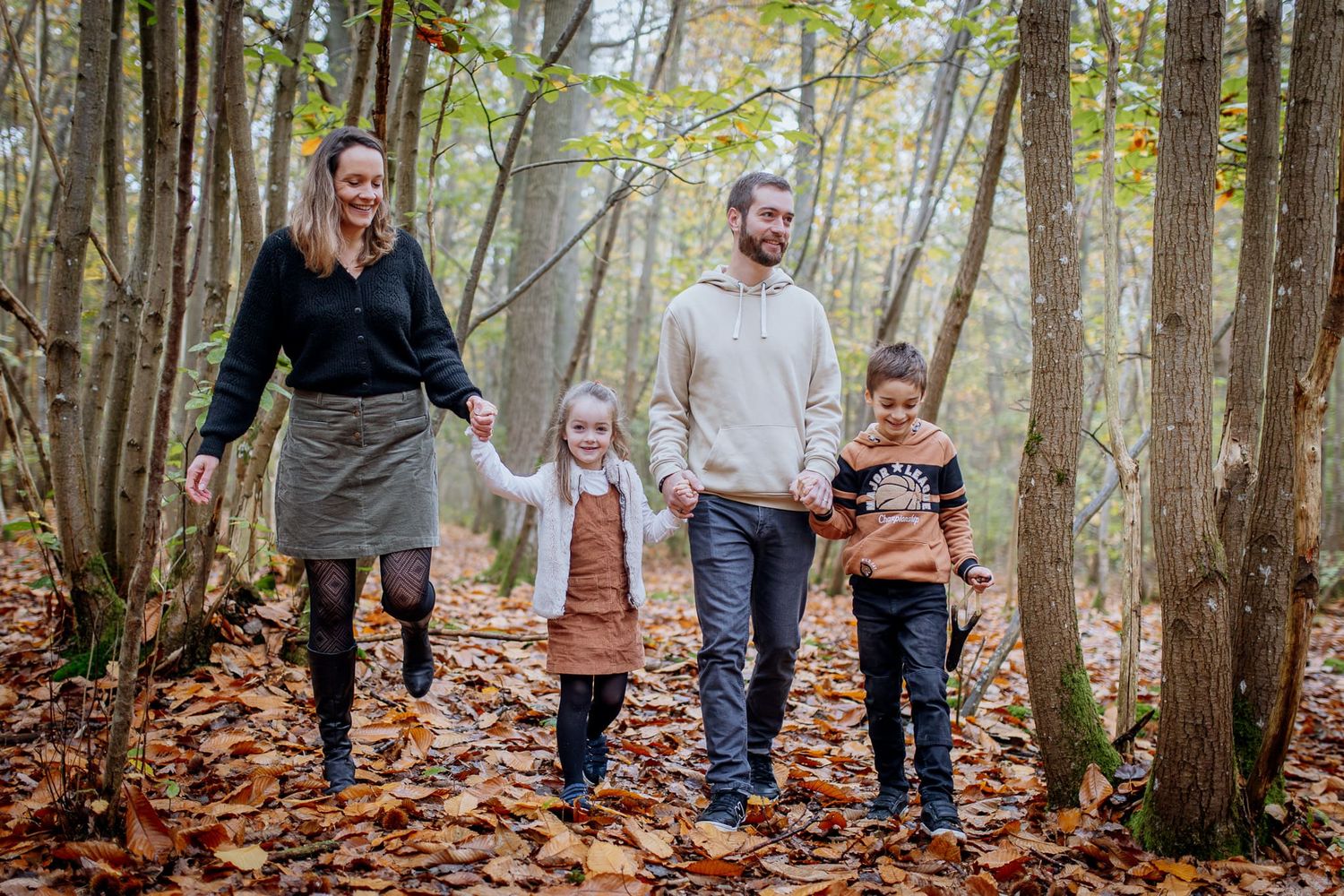 Séance photo famille dans les yvelines, forêt de Behoust