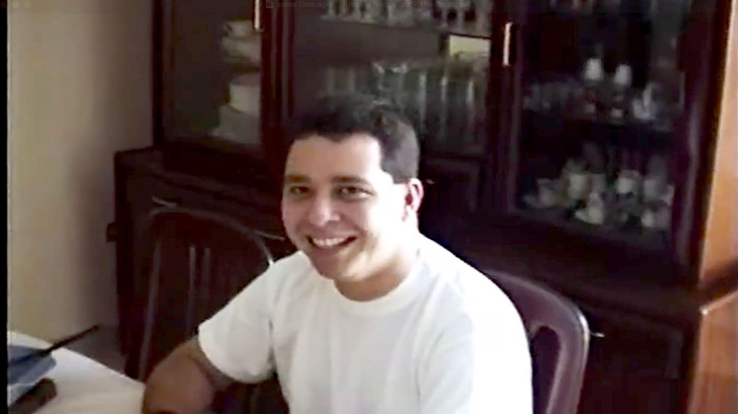Amable Rodriguez (Blex), preparándose para dejar el nido rumbo a Caracas, capital de Venezuela desde Barquisimeto.