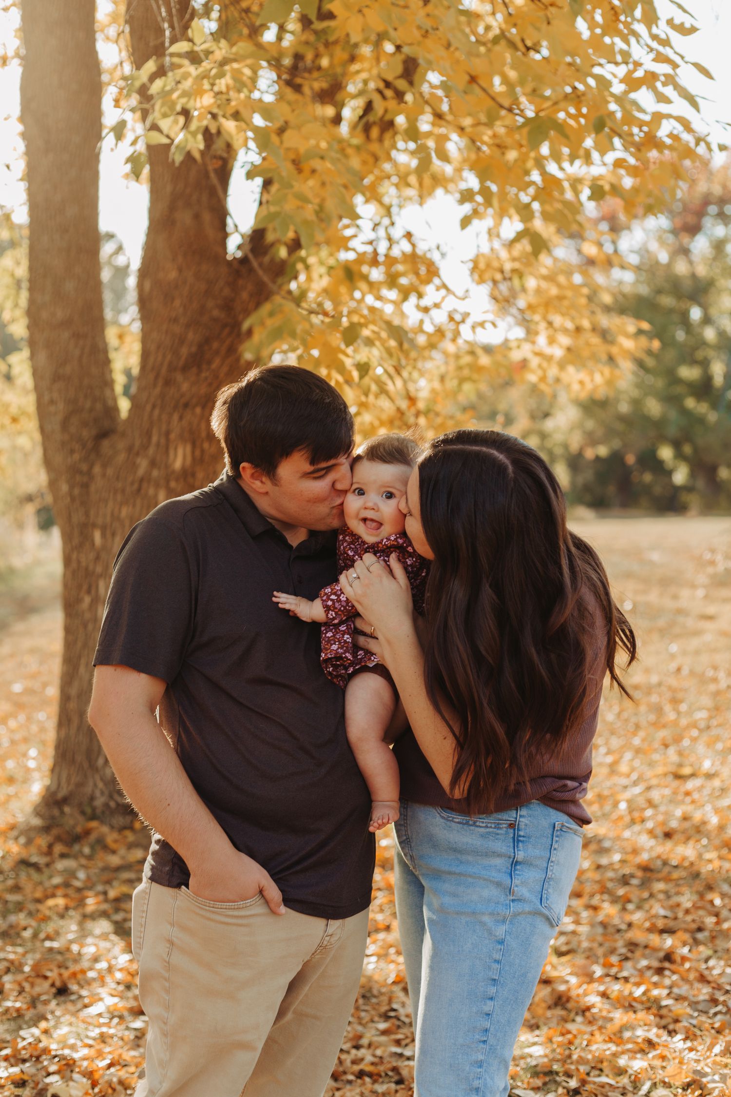 Fall family photoshoot at Shawnee Mission Park in Kansas City, Kansas by local family photographer – autumn leaves and candid outdoor photos