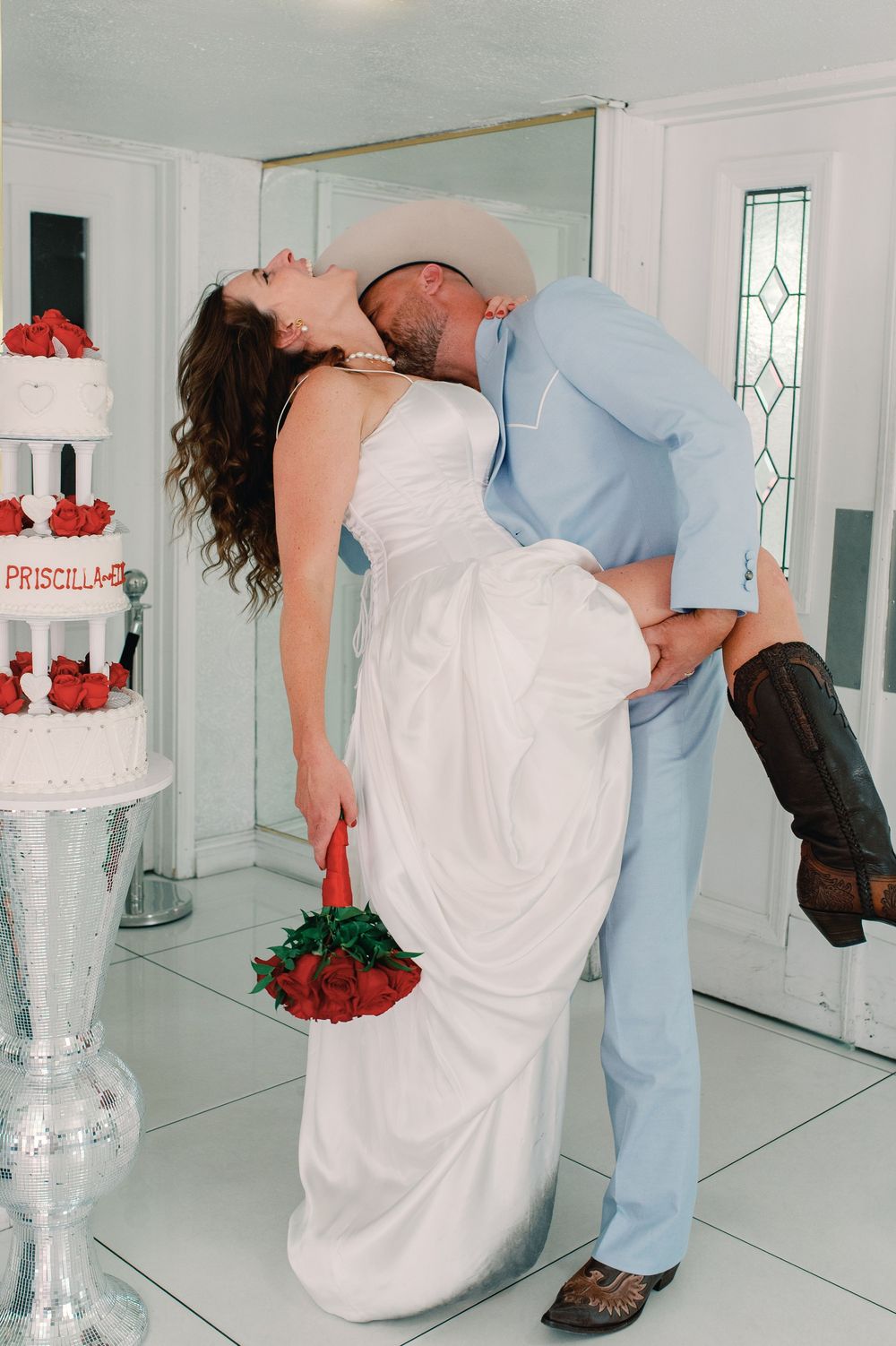 Las Vegas elopement at the Little White chapel