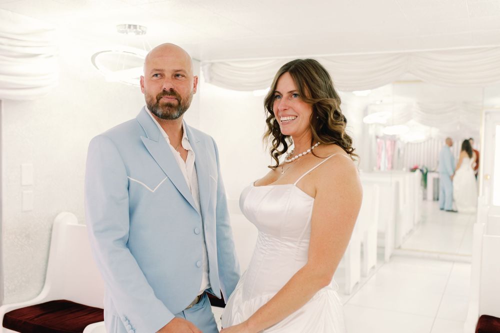 Las Vegas elopement at the Little White chapel
