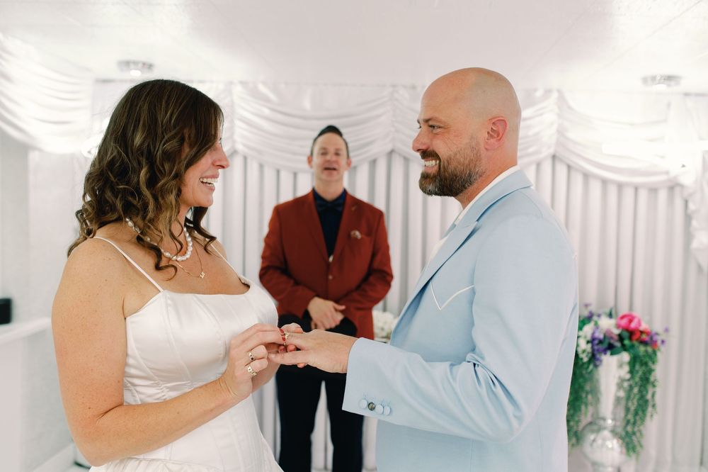 Las Vegas elopement at the Little White chapel