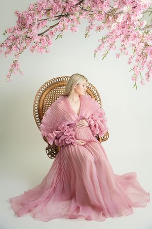 Experience the most elegant maternity photoshoot in Dubai with MohaStudio.
the best maternity photography experiences in Dubai and the UAE
