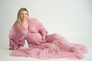 Experience the most elegant maternity photoshoot in Dubai with MohaStudio.
the best maternity photography experiences in Dubai and the UAE