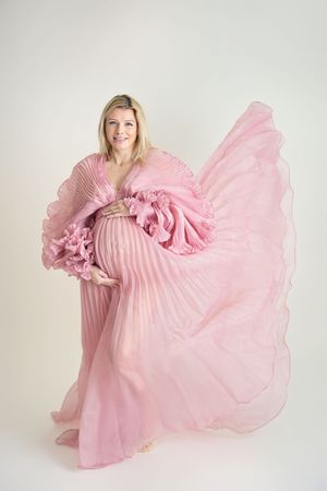 Experience the most elegant maternity photoshoot in Dubai with MohaStudio.
the best maternity photography experiences in Dubai and the UAE