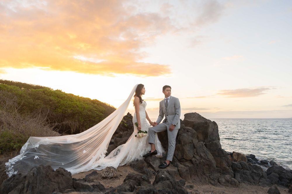 Wedding couple sunset photo at Wailea Beach Maui Hawaii