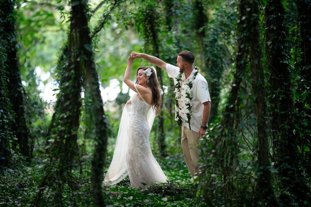 Maui wedding photographer photo against beautiful Maui lust greenery jungle by ohwowfotos.